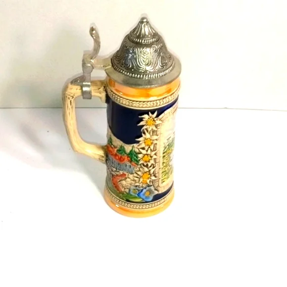 Gertz Clasic Collectable Ceramic Beer Stein with Silver Lid - Picture 2 of 8